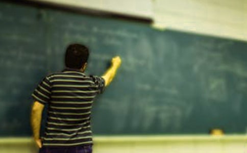 小学班主任工作经验交流会发言稿(必备10篇)