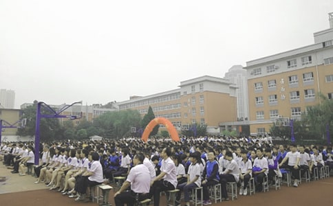 中学生寒假散学典礼发言稿3篇