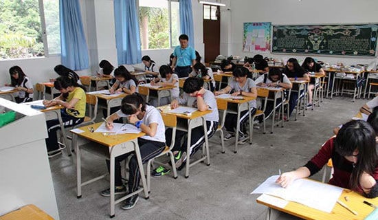 考试学生代表发言稿